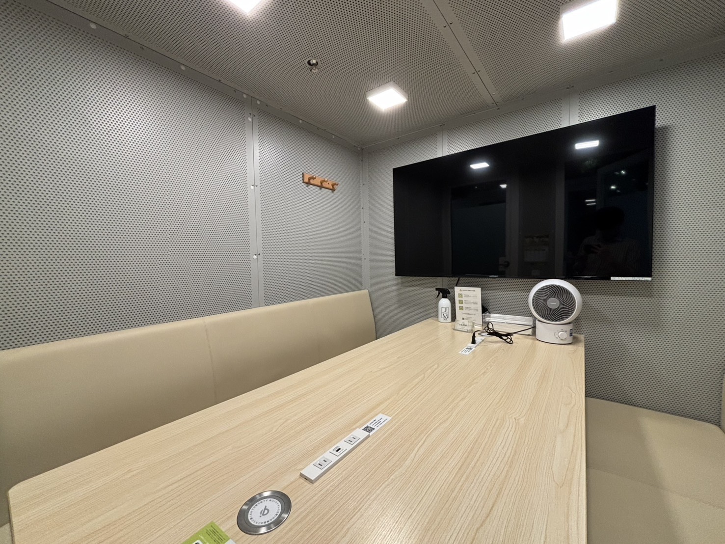 FEEEP 銀座店の会議室の様子
